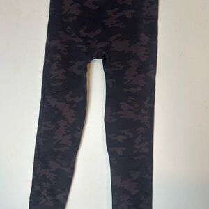 Black Full-Length Leggings with Streamlined Silhouette